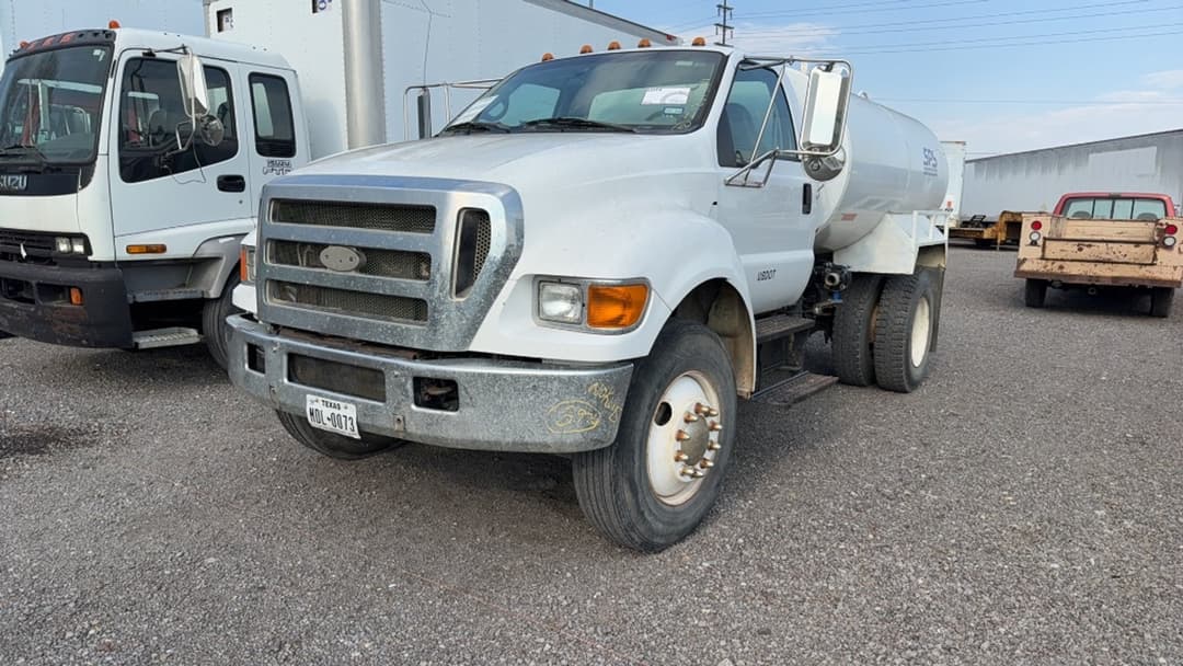 Image of Ford F-750 Primary image