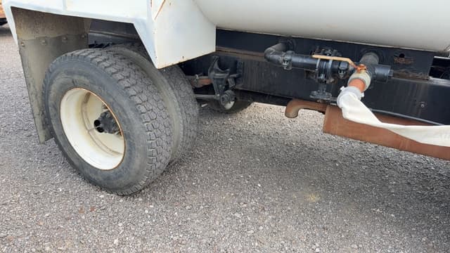 Image of Ford F-750 equipment image 4