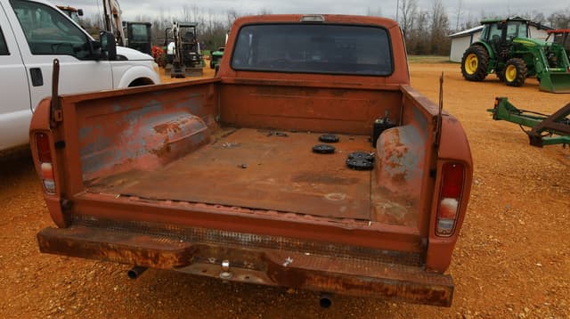 Image of Ford F-100 equipment image 3