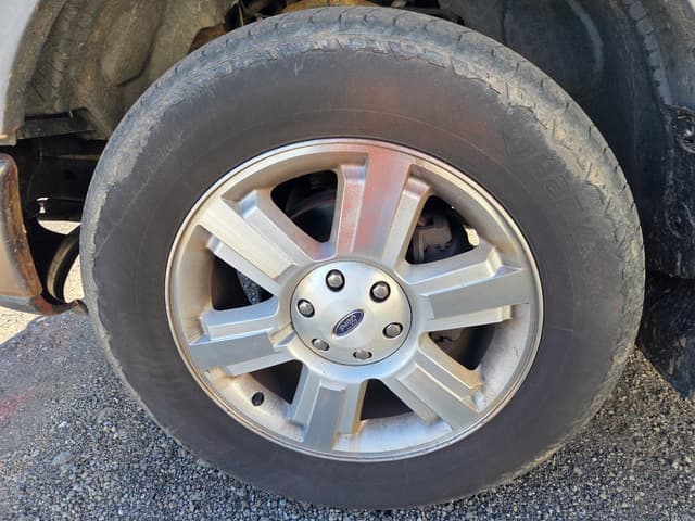 Image of Ford F-150 equipment image 2