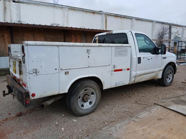 Image of Ford F-250 equipment image 3