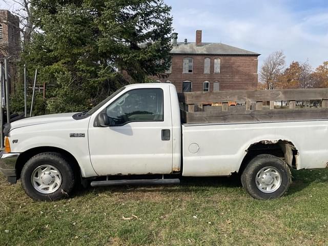 Image of Ford F-250 equipment image 2