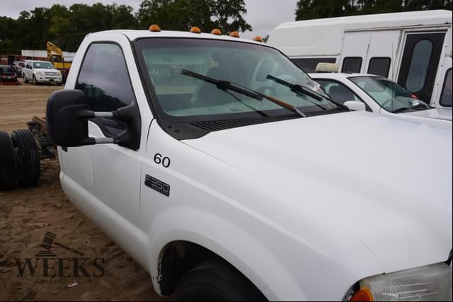 Image of Ford F-350 equipment image 3