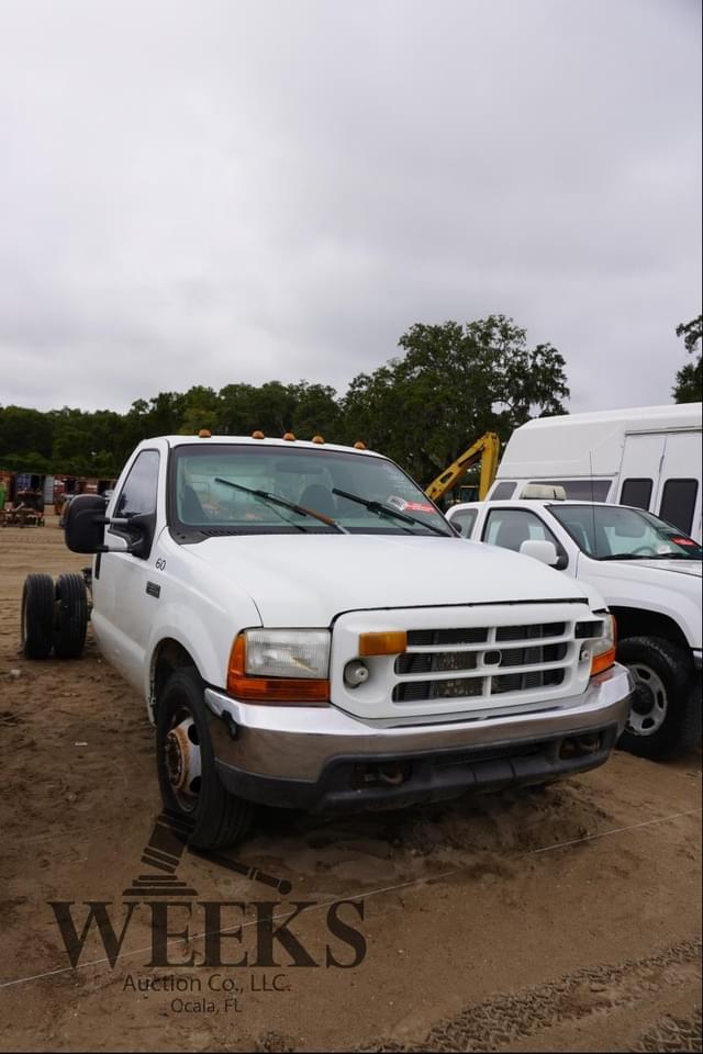 Image of Ford F-350 equipment image 1