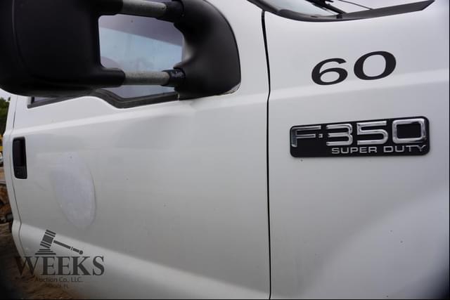 Image of Ford F-350 equipment image 4