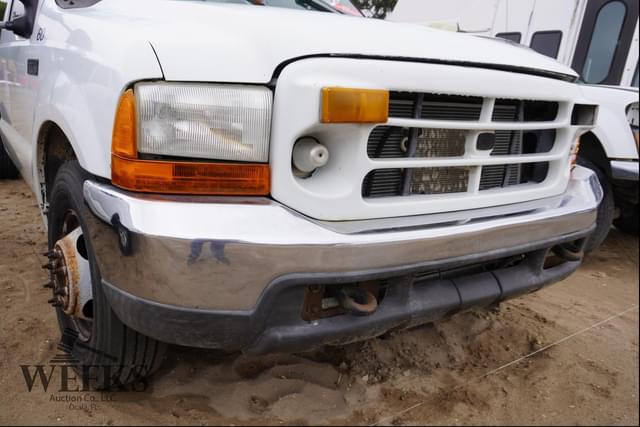 Image of Ford F-350 equipment image 2