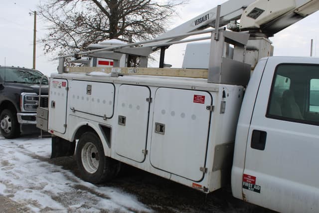Image of Ford F-350 equipment image 1