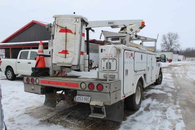 Image of Ford F-350 equipment image 2