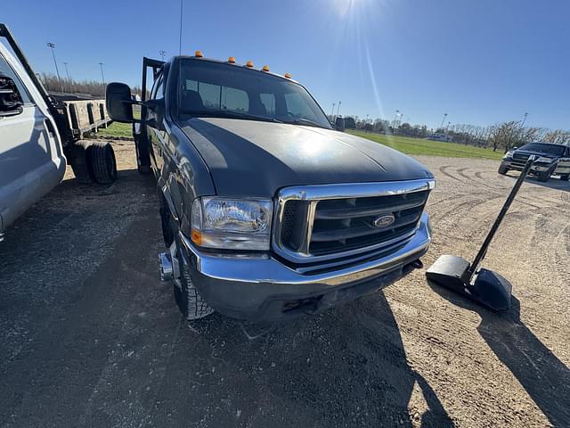 Image of Ford F-350 equipment image 2