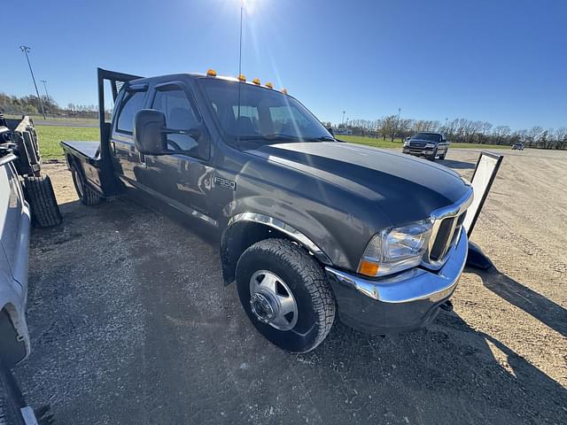 Image of Ford F-350 equipment image 3