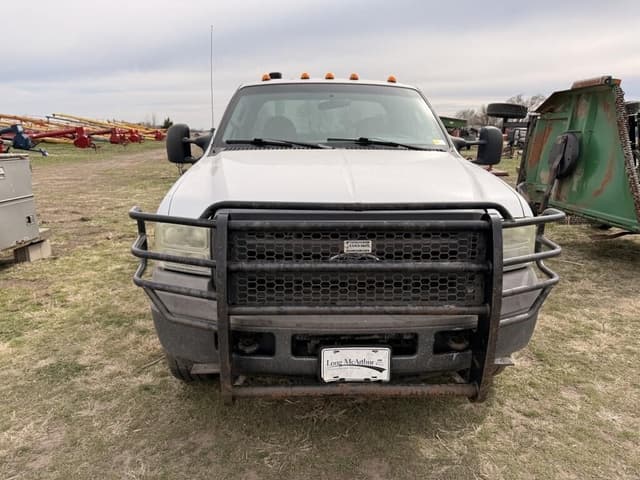 Image of Ford F-350 equipment image 1