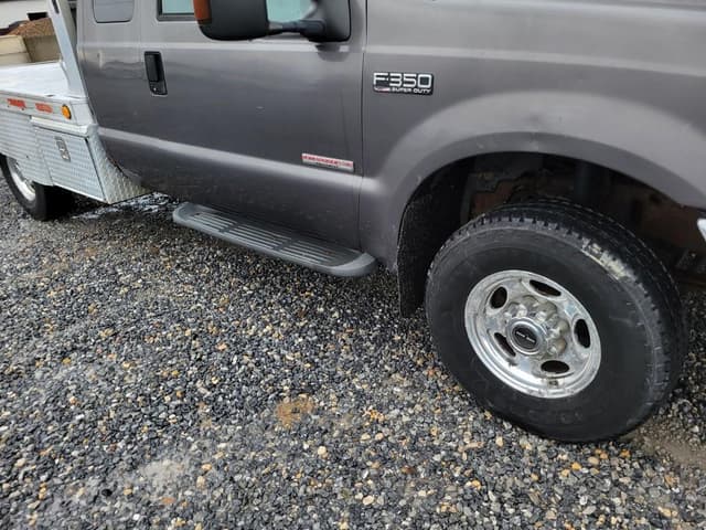 Image of Ford F-350 equipment image 3