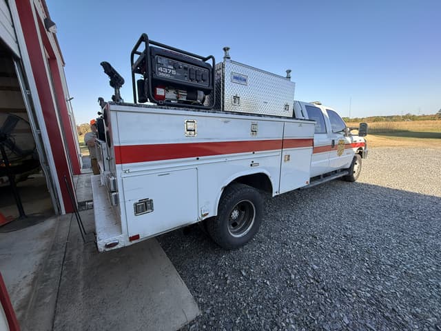 Image of Ford F-350 equipment image 4