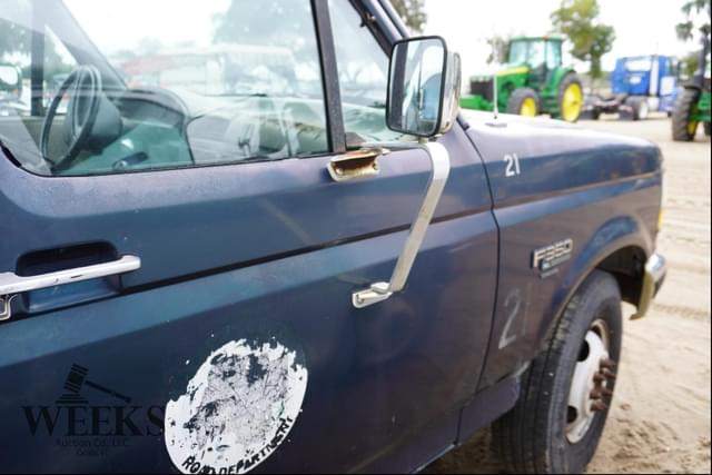 Image of Ford F-350 equipment image 4