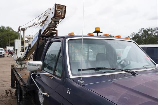 Image of Ford F-350 equipment image 3