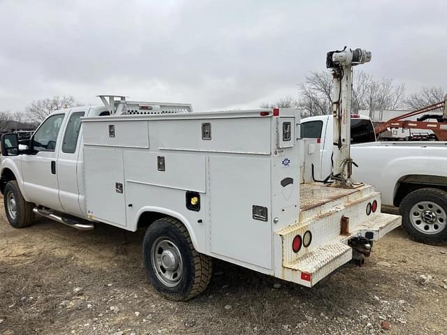 Image of Ford F-350 equipment image 3