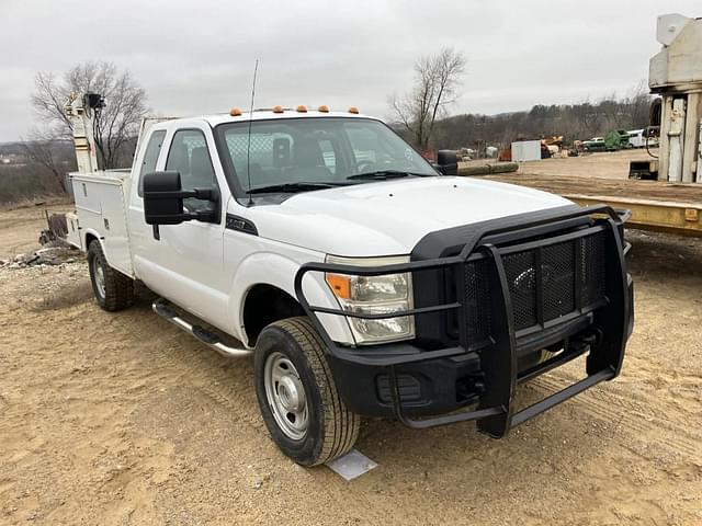 Image of Ford F-350 equipment image 1