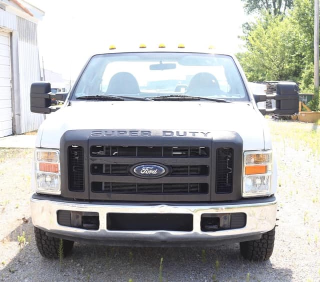 Image of Ford F-350 equipment image 1