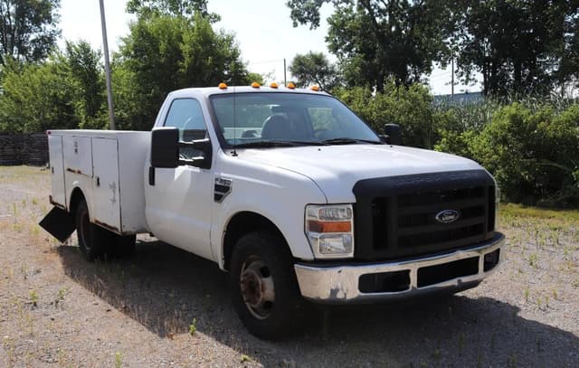 Image of Ford F-350 equipment image 2