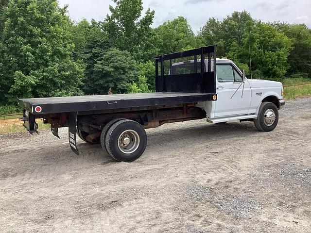 Image of Ford F-350 equipment image 2