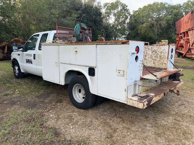 Image of Ford F-350 equipment image 2