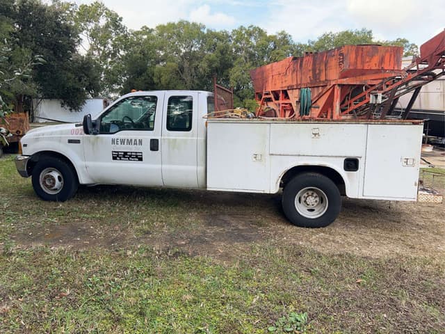 Image of Ford F-350 equipment image 1