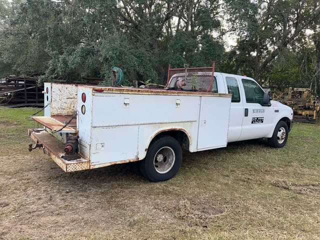 Image of Ford F-350 equipment image 3