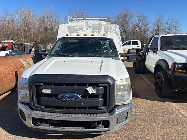 Image of Ford F-350 equipment image 1