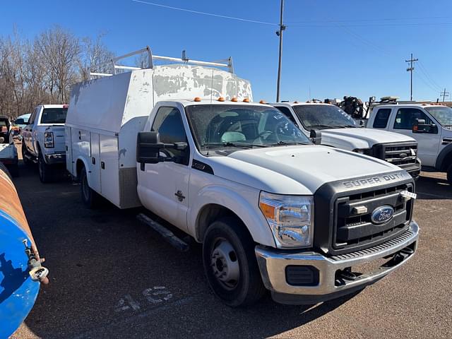 Image of Ford F-350 equipment image 4