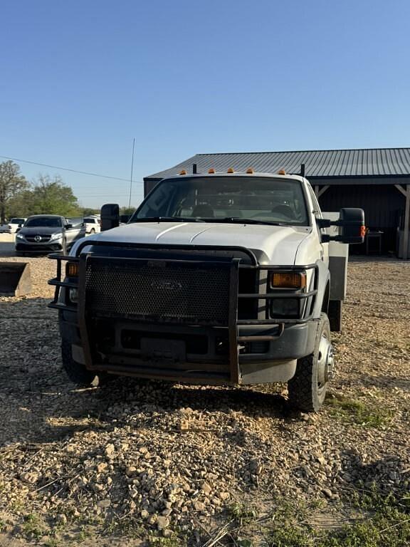 Image of Ford F-350 equipment image 2