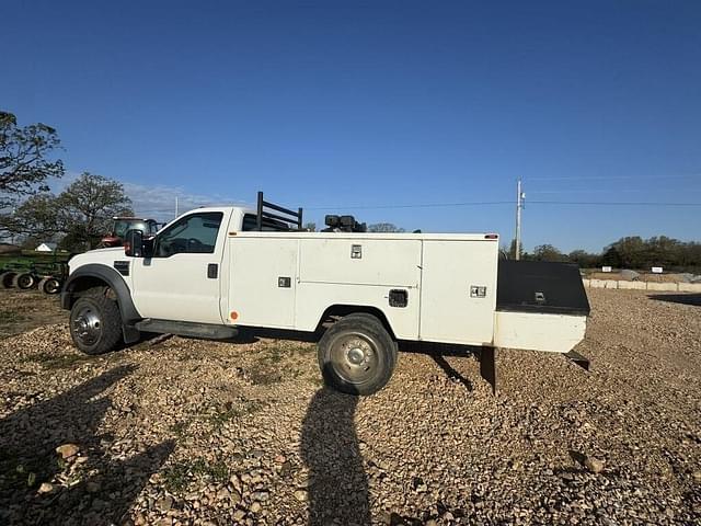 Image of Ford F-350 equipment image 4