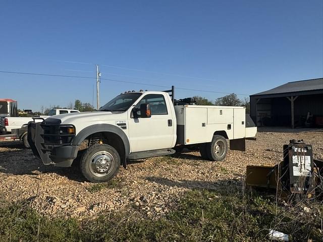Image of Ford F-350 equipment image 3