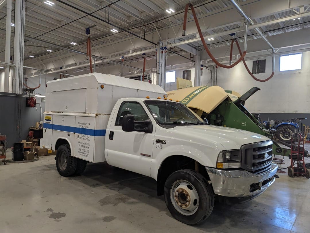 Ford F-450 Equipment Image0