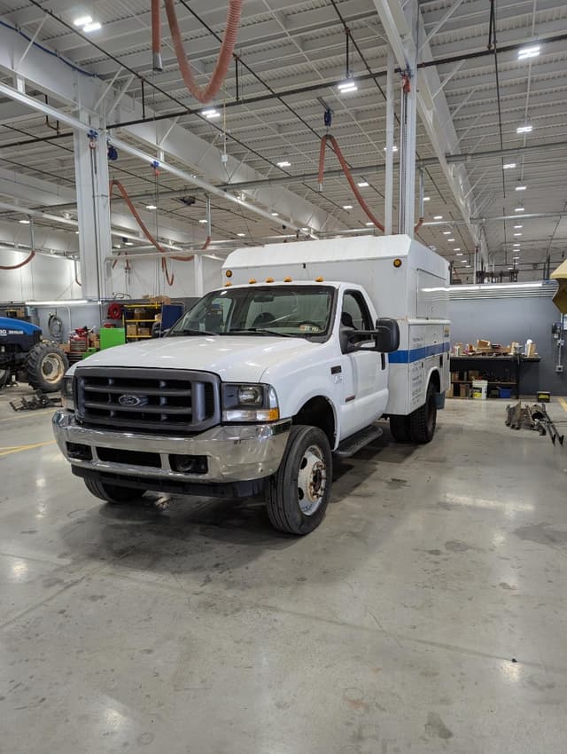 Image of Ford F-450 equipment image 2