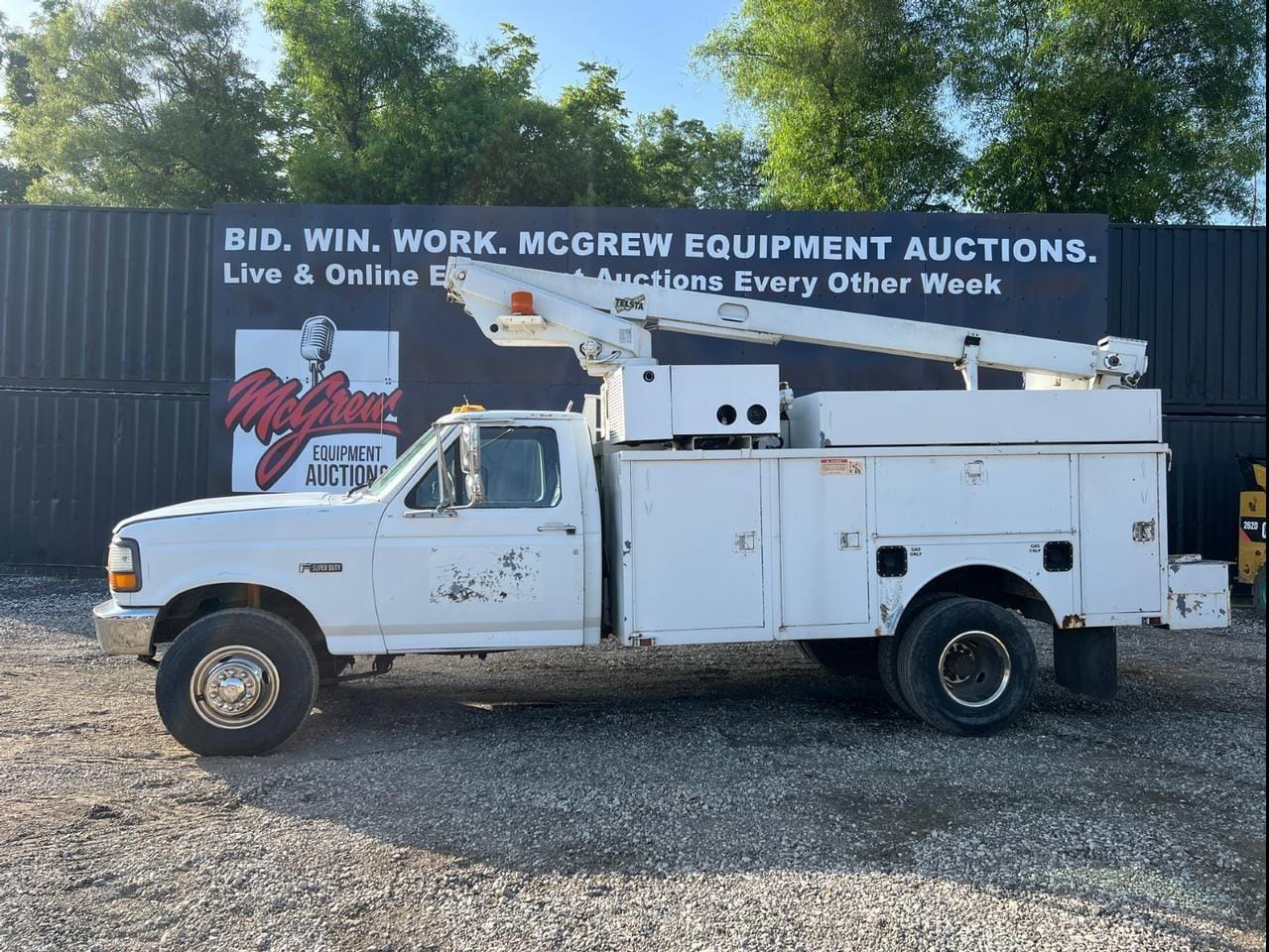 Ford F-450 Equipment Image0