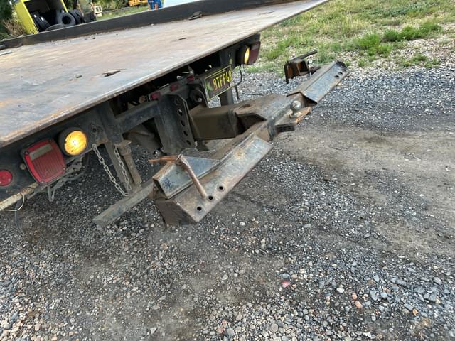Image of Ford F-450 equipment image 4