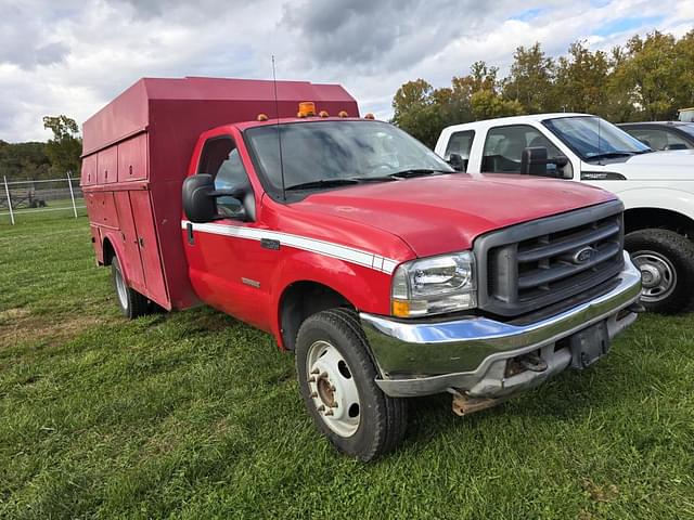 Image of Ford F-450 equipment image 2