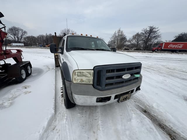 Image of Ford F-450 equipment image 4