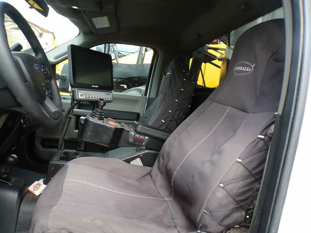 Image of Ford F-550 equipment image 4