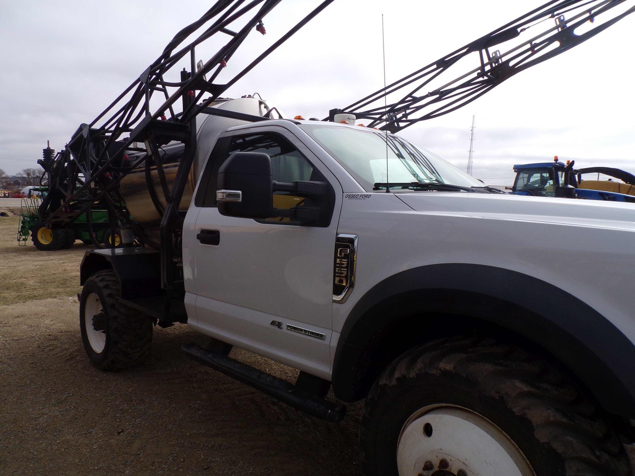 Ford F-550 Equipment Image0