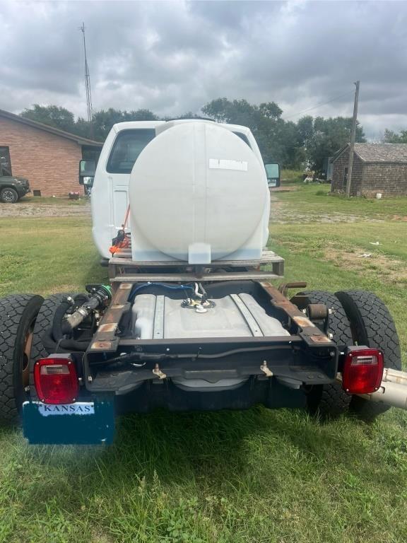 Image of Ford F-550 equipment image 4