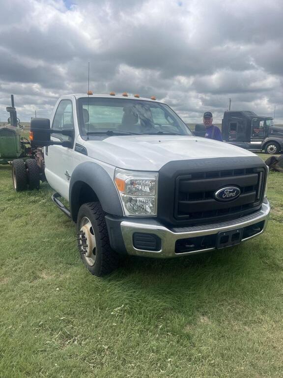 Image of Ford F-550 equipment image 2