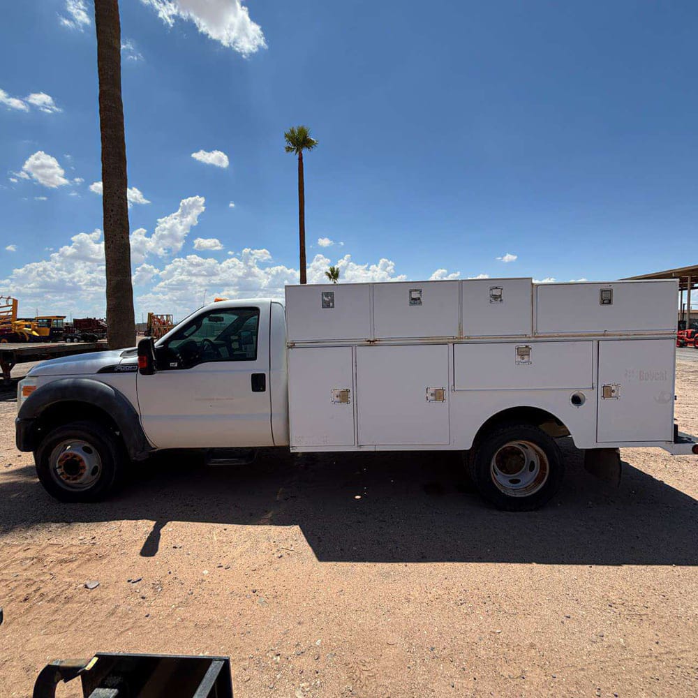 2013 Ford F-550 Equipment Image0