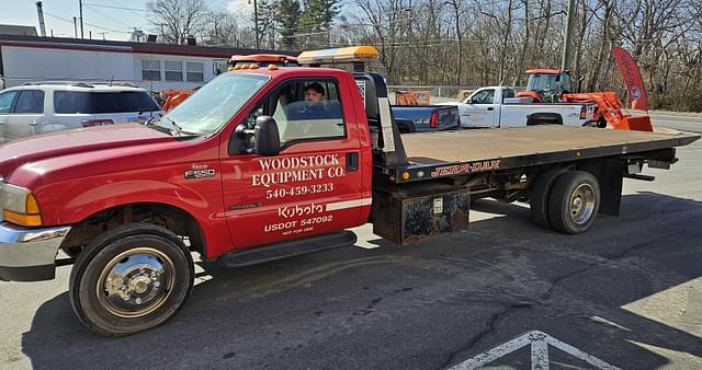Image of Ford F-550 equipment image 4