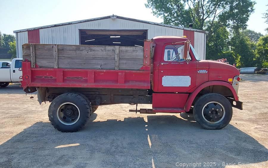 Image of Ford F-600 Primary Image