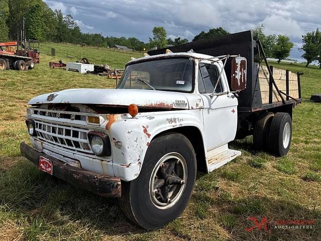 Image of Ford F-600 equipment image 3
