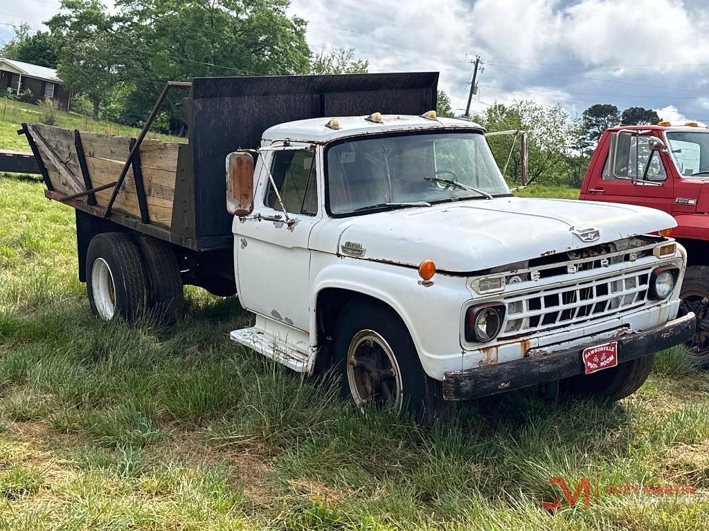 Image of Ford F-600 Primary image