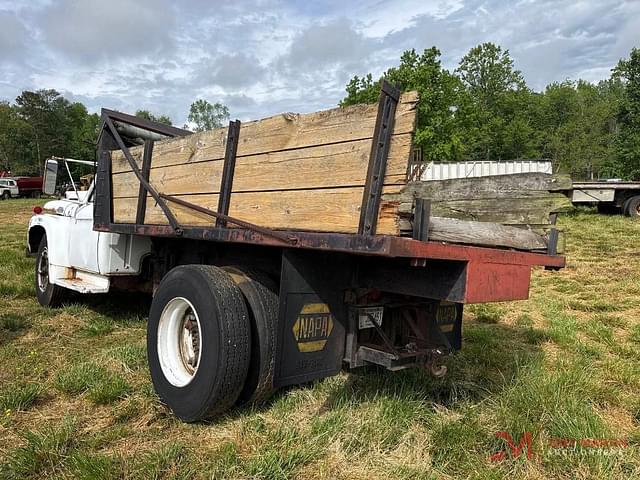 Image of Ford F-600 equipment image 2
