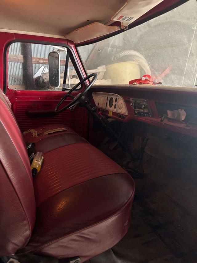 Image of Ford F-600 equipment image 2