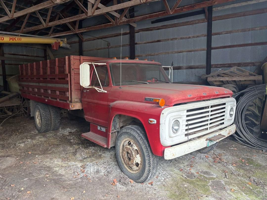 Image of Ford F-600 Primary image